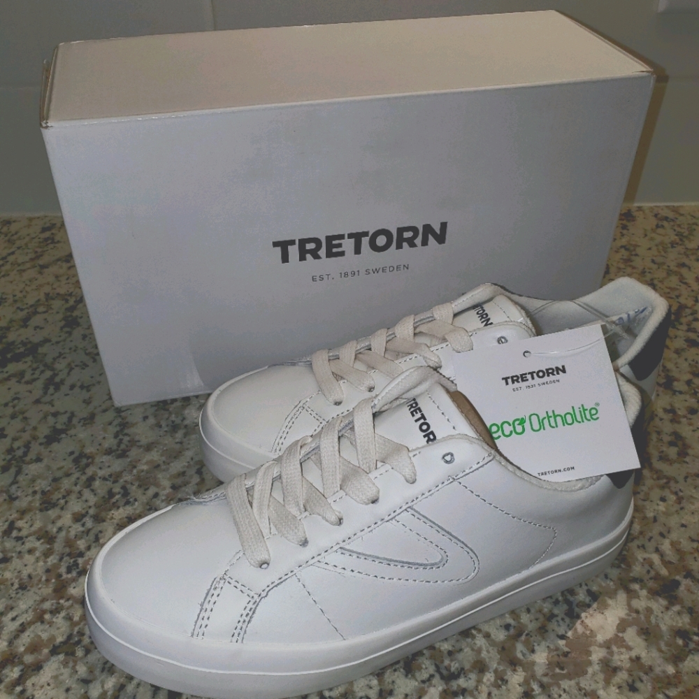 NWT Tretorn White Leather Size 5W sneakers.